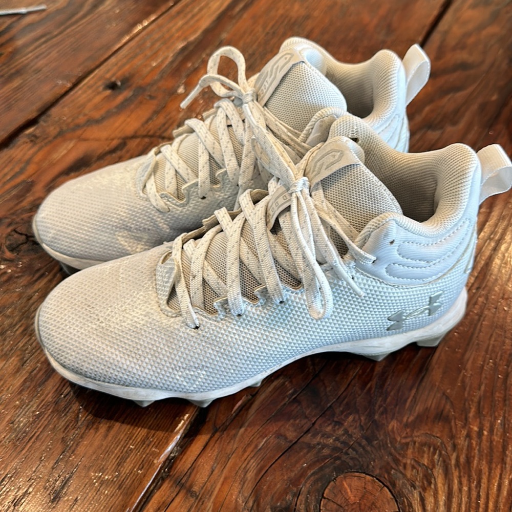 Boys used under armor football cleats size 3
